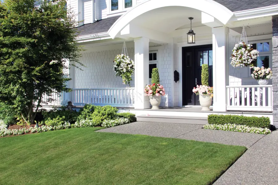 Classic Lantern Style Meets Modern Durability for Outdoor Spaces - Image 14