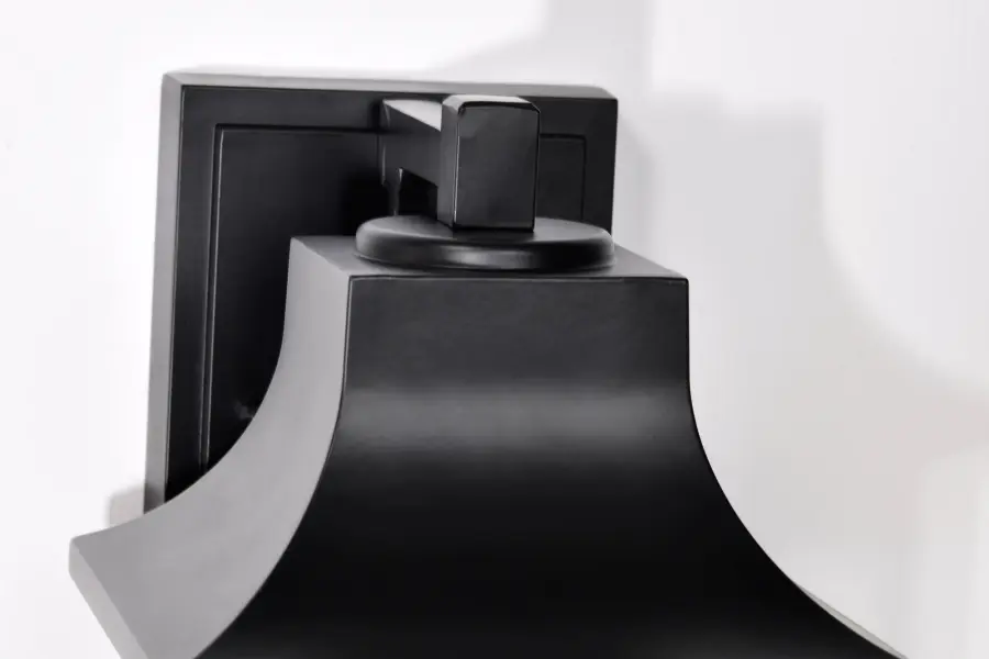 Classic Lantern Style Meets Modern Durability for Outdoor Spaces - Image 7