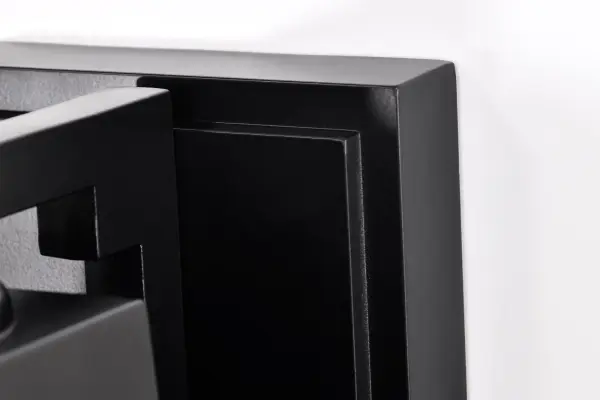 Classic Lantern Style Meets Modern Durability for Outdoor Spaces - Image 9