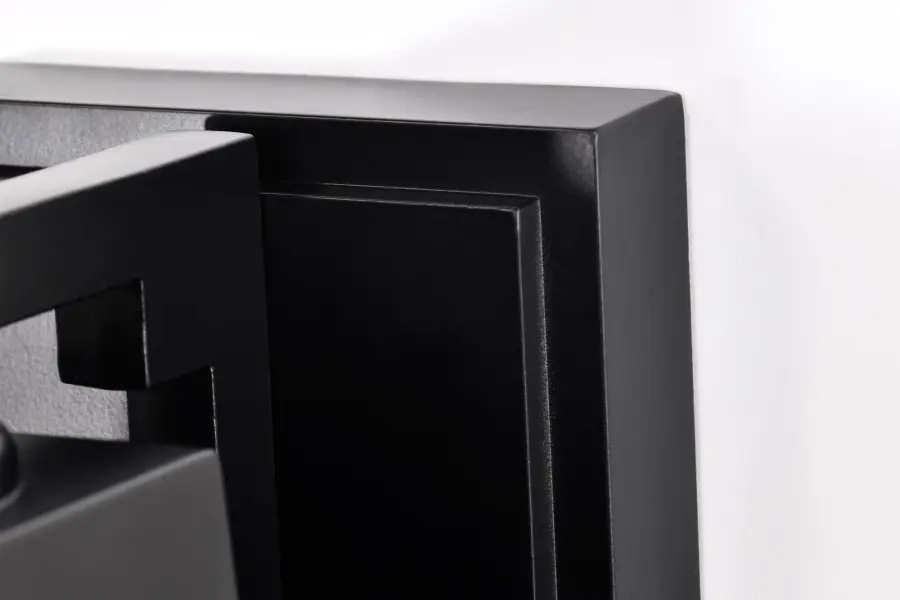 Classic Lantern Style Meets Modern Durability for Outdoor Spaces - Image 9