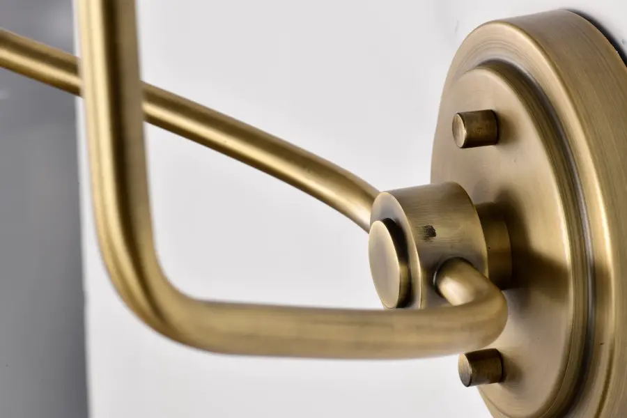 Elegant Traditional Sconce with Timeless Brass Finish - Image 12