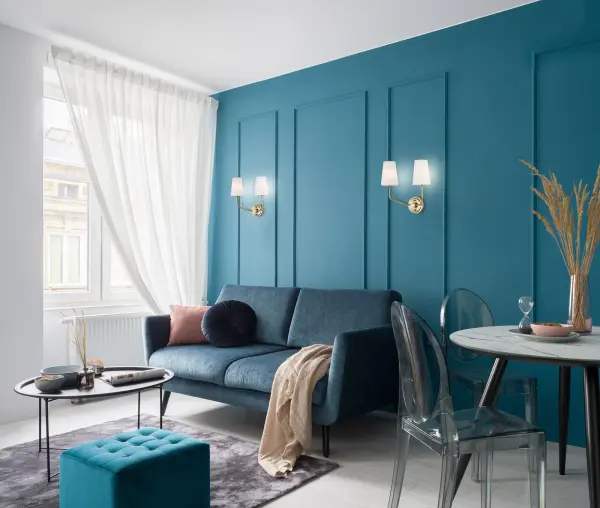 Elegant Traditional Sconce with Timeless Brass Finish - Image 13