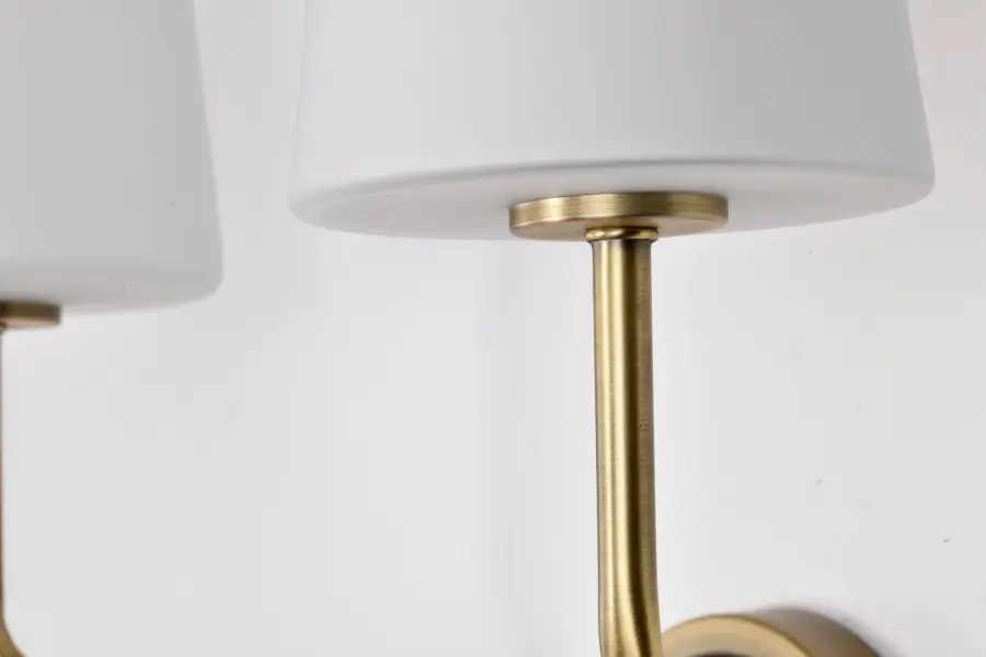 Elegant Traditional Sconce with Timeless Brass Finish - Image 8