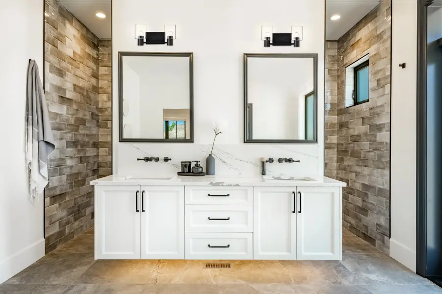 Clarksville 2-Light Vanity in Matte Black with Clear Glass - Image 2