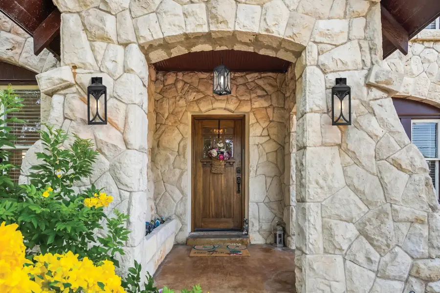 Elegant Outdoor Lighting with Timeless Curb Appeal - Image 18