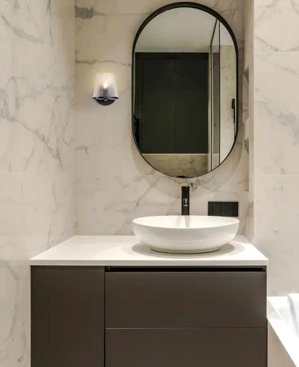 Valentine 1-Light Vanity Sconce in Black with Hammered Glass - Image 15