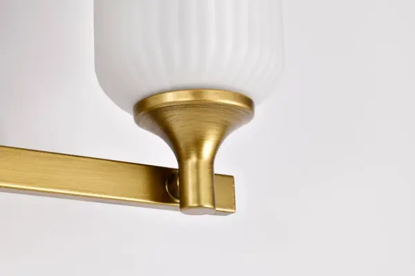 Elegant Brass Vanity Light with Timeless Scalloped Glass Design - Image 11