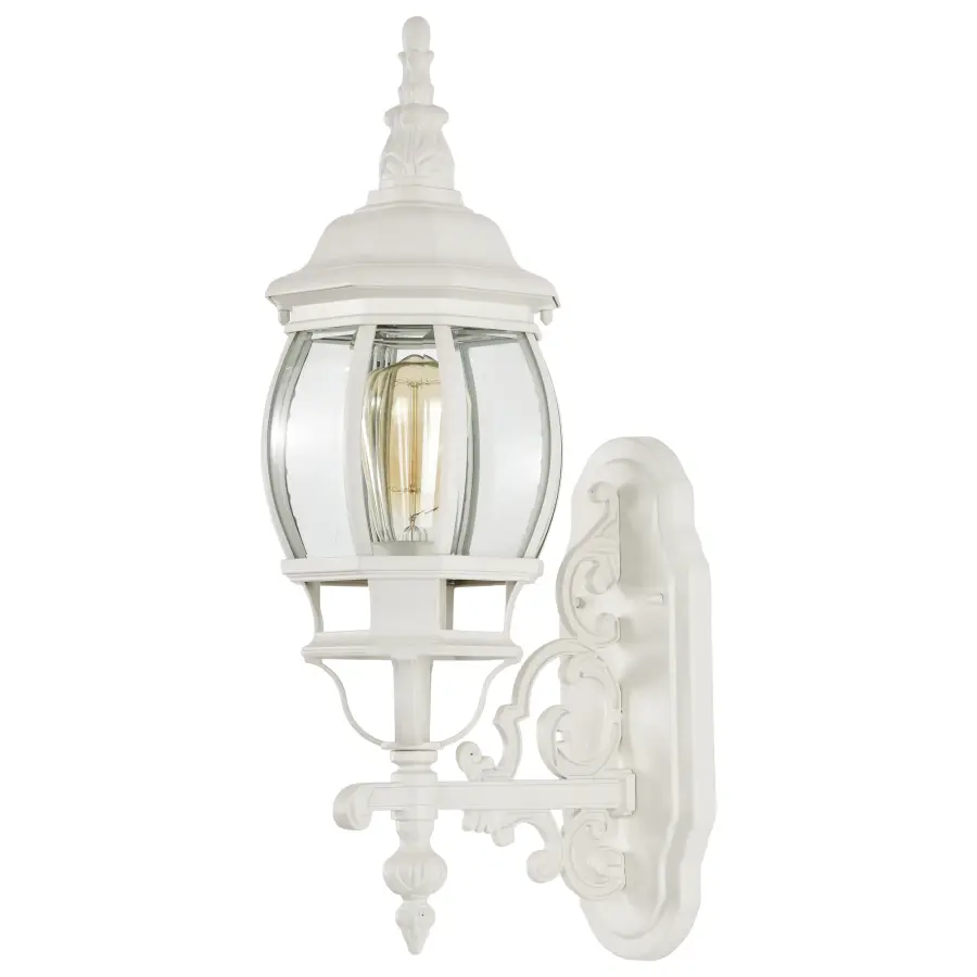 Elegant Traditional Outdoor Lighting with Timeless Appeal - Image 2