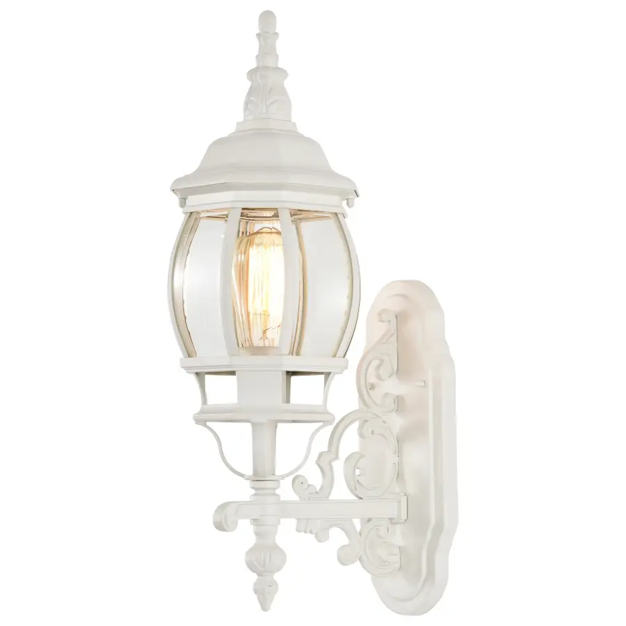 Elegant Traditional Outdoor Lighting with Timeless Appeal - Image 3