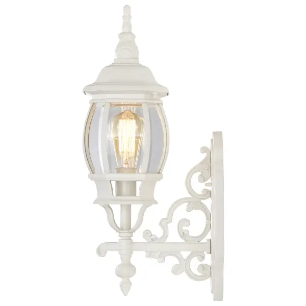 Elegant Traditional Outdoor Lighting with Timeless Appeal - Image 5