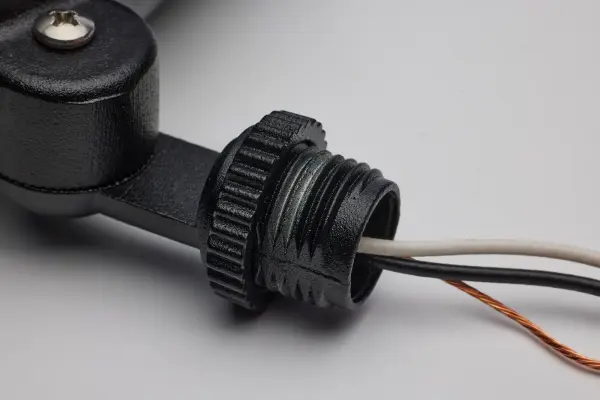 Efficient LED Landscape Flood for Versatile Outdoor Accent Lighting - Image 4