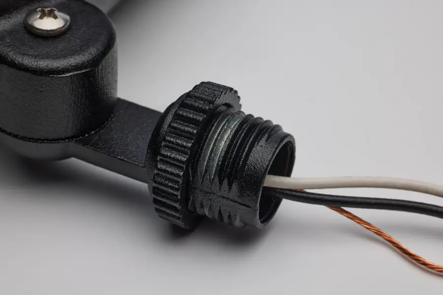 Efficient LED Landscape Flood for Versatile Outdoor Accent Lighting - Image 4