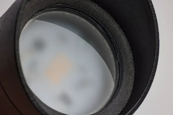 Efficient LED Landscape Flood for Versatile Outdoor Accent Lighting - Image 6