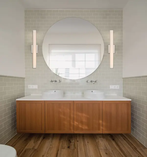 Sleek Minimalist Vanity Light with Energy-Efficient LED Performance - Image 4