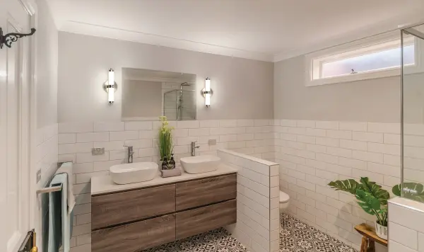 Sleek Modern Vanity Light with Soft, Diffused LED Illumination - Image 13