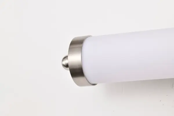 Sleek Modern Vanity Light with Soft, Diffused LED Illumination - Image 8