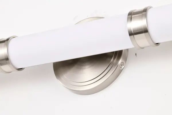 Modern LED Vanity Light with Soft, Diffused Illumination - Image 6