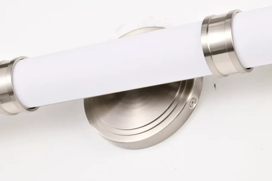 Modern LED Vanity Light with Soft, Diffused Illumination - Image 6