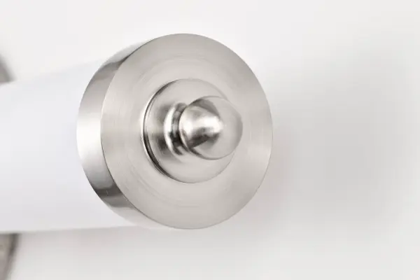 Modern LED Vanity Light with Soft, Diffused Illumination - Image 8