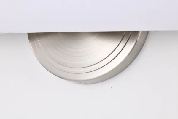 Modern LED Vanity Light with Soft, Diffused Illumination - Image 8