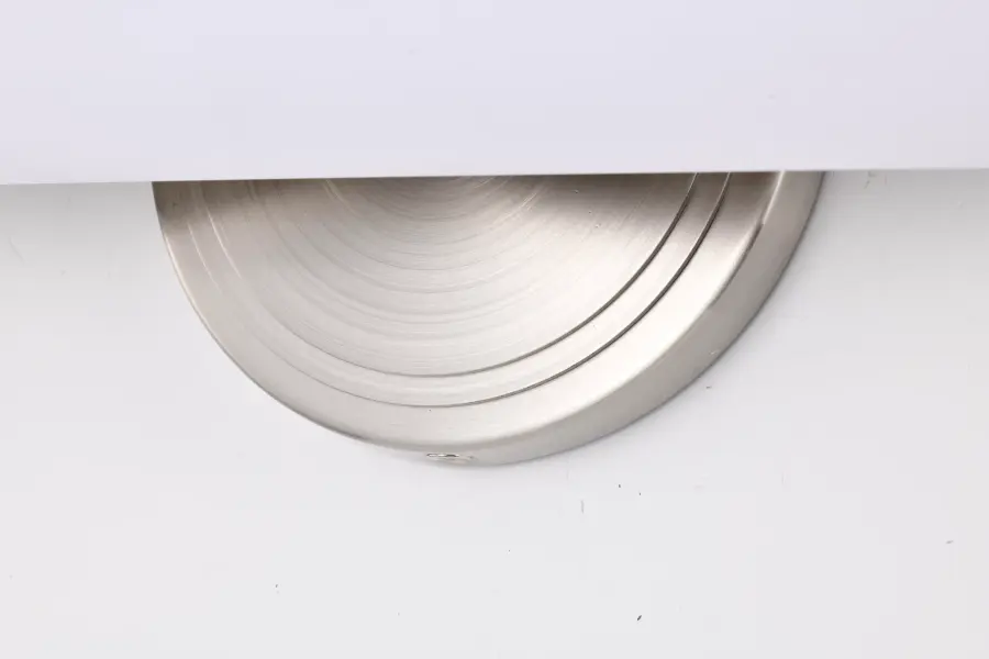 Modern LED Vanity Light with Soft, Diffused Illumination - Image 8