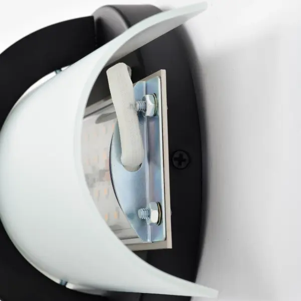 Contemporary LED Sconce with Warm Ambient Lighting - Image 10