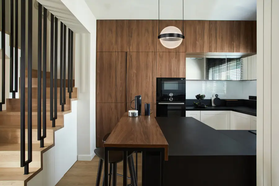 Modern LED Pendant with Intricate Pattern and Energy Efficiency - Image 2