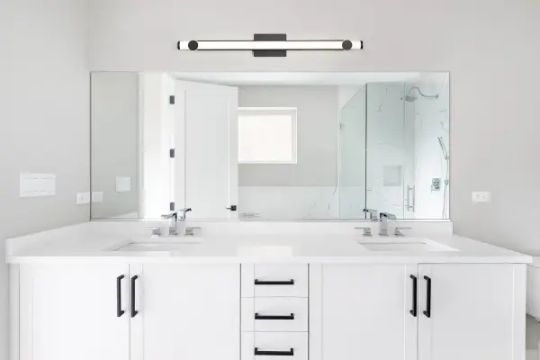 Bowman 36-Inch LED Vanity Light in Matte Black - Image 2