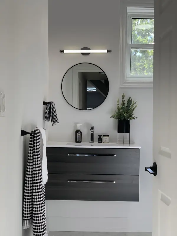 Edgeworth 28-Inch LED Vanity Light in Matte Black - Image 2