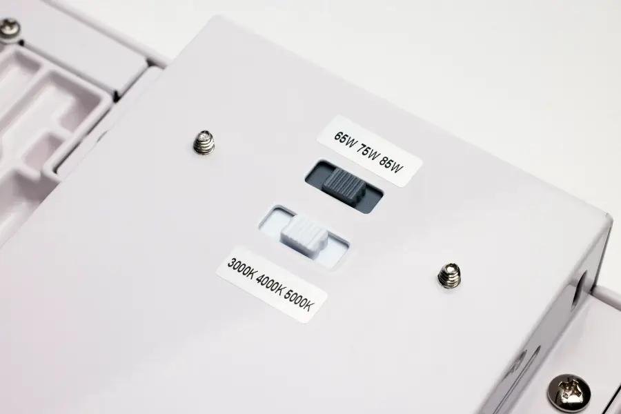 LED Linear High-Bay with Interchangeable Lens - Image 7