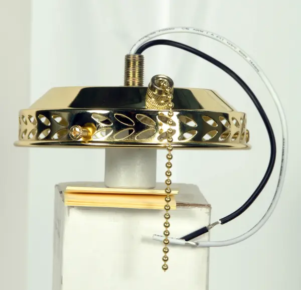 A practical 4-inch fan light holder featuring an on-off pull chain and intermediate socket. Perfect for ceiling fan retrofits or replacements, this white-finished component offers simple installation and operation.