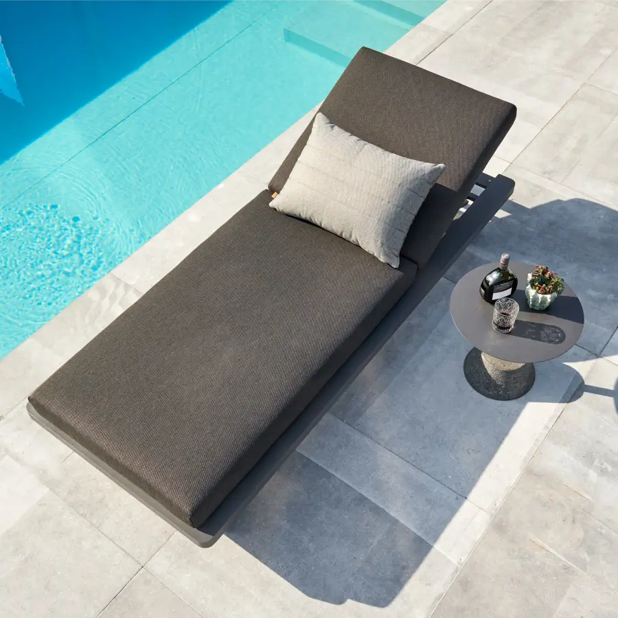 Fitz Roy Aluminum Lounger - Image 3
