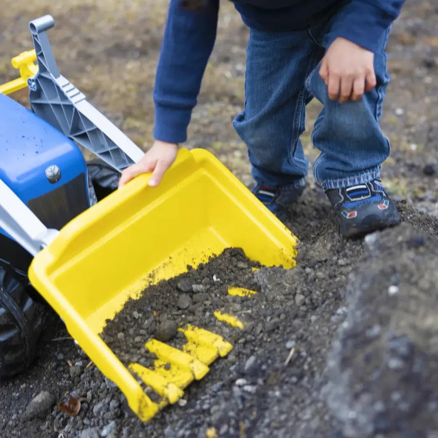 New Holland Front Load Kid Tractor with Trailer - Image 11