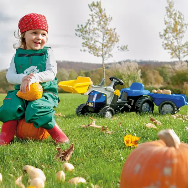 New Holland Front Load Kid Tractor with Trailer - Image 3