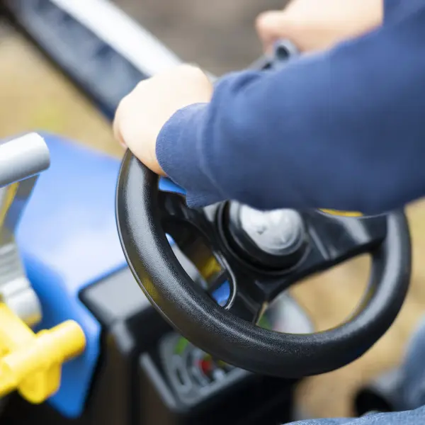 New Holland Front Load Kid Tractor with Trailer - Image 9