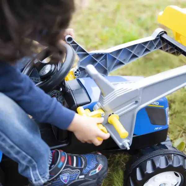 New Holland Front Load Kid Tractor with Trailer - Image 10