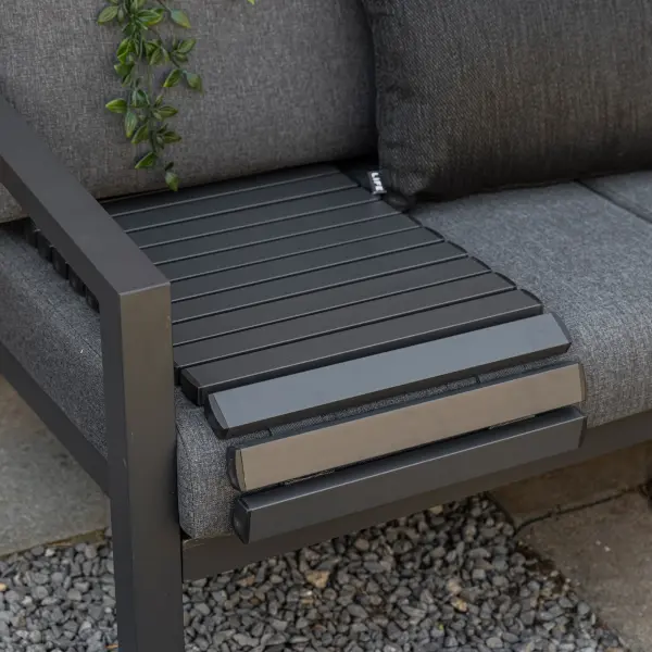 The Butler Serving Tray combines contemporary design with durable aluminum construction, making it ideal for outdoor entertaining. Its compact, versatile design works beautifully for serving drinks and snacks or displaying decorative items.