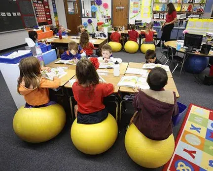 Gymnic Sit 'N' Gym Jr. Children's Sit-On Ball - Image 3