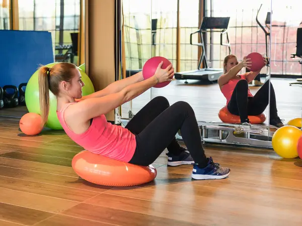 Gymnic Heavymed Water-Filled Medicine Ball - Image 3