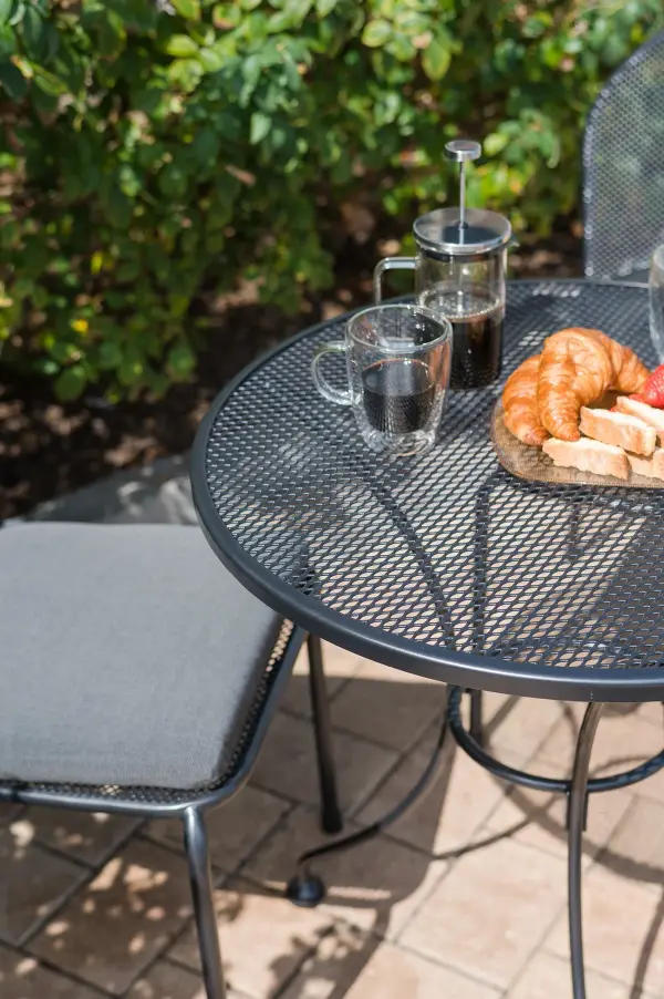 24-Inch Round Mesh Top Patio Table - Image 4