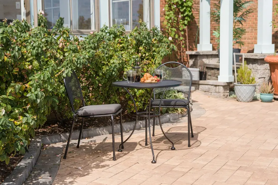 24-Inch Round Mesh Top Patio Table - Image 5