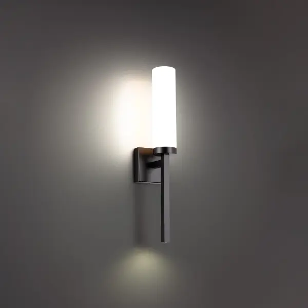 Rich tradition. A classic slender shape delivering elegant, focused downlight from the bottom of its slim finial.