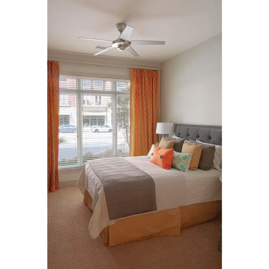 Versatile 54" Transitional Fan with Energy-Efficient Performance - Image 4