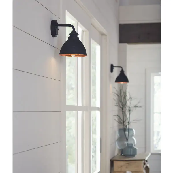 Englewood One-Light Small Wall Lantern - Image 4
