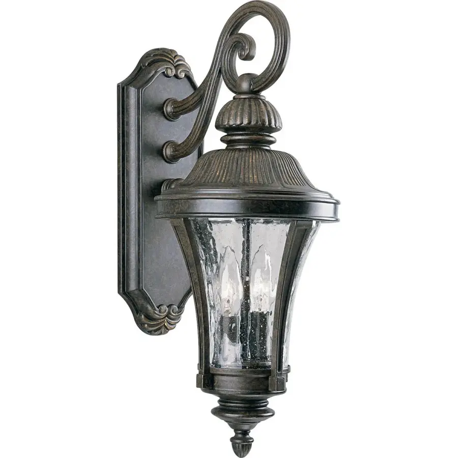 Classic Outdoor Elegance with Traditional Lantern Design