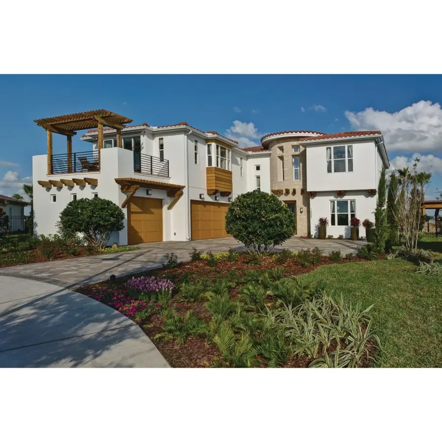 Elegant Transitional Outdoor Lighting with Modern Flair - Image 2