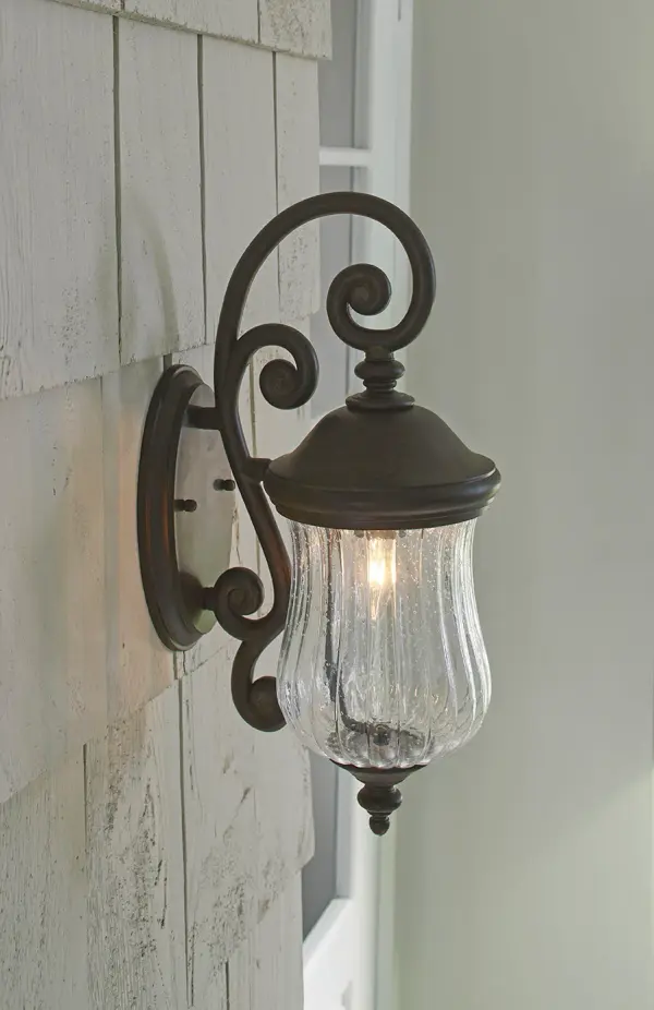 Bellagio 1-Light Outdoor Wall Lantern - Image 6