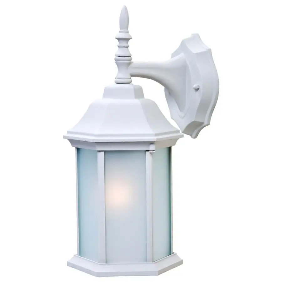 Classic Craftsman Style Outdoor Wall Light with Durable Construction