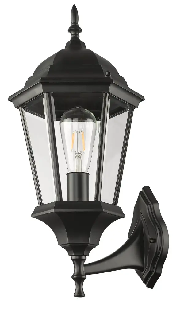 The Richmond wall lantern combines traditional styling with modern durability. Its cast aluminum construction and clear beveled glass create timeless curb appeal while standing up to outdoor elements.