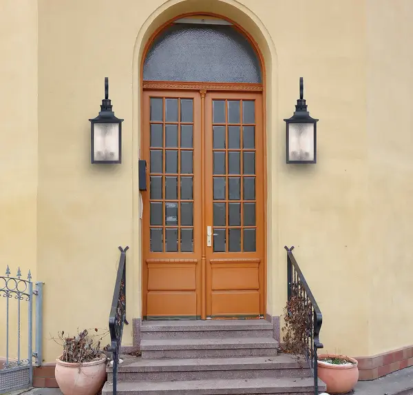 Monte Grande 3-Light Outdoor Wall Lantern in English Bronze - Image 3